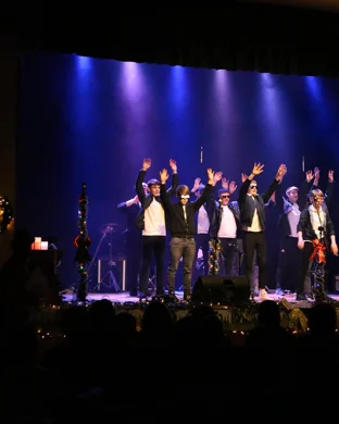 Cirque Musica Holiday Wonderland